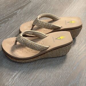 Volatile platform sandals